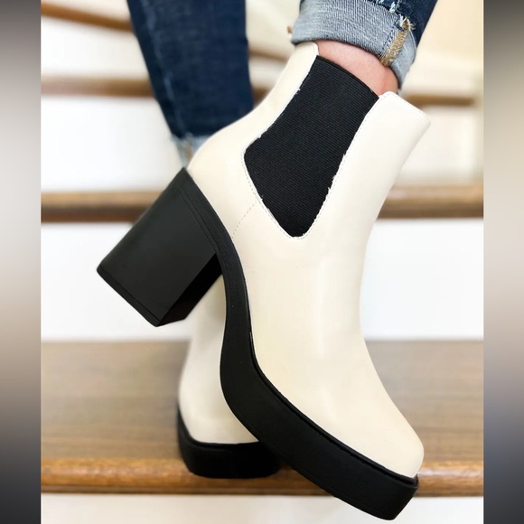MIA Shoes - MIA Dru High Heel Ankle Boot w/ Elastic Paneling White NEW Size 9